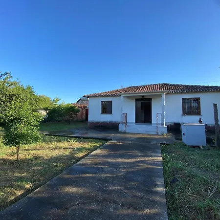 Village House Hotell *